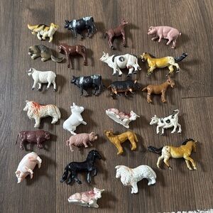 Lot of toy farm animals (24)